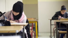 Reims : la vidéo d’une jeune musulmane en prière dans une salle de cours à l’université provoque une polémique