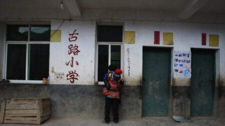 La vidéo d’une mère de huit enfants souffrant de troubles mentaux enchaînée dans une cabane suscite l’indignation en Chine