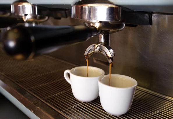 Chaque jour quelque 70 millions de tasses de café sont consommés dans les bars, selon les chiffres donnés par l'Institut national de l'espresso italien. Photo ALBERTO PIZZOLI/AFP via Getty Images.