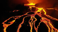 Un photographe capte l’éruption d’un volcan islandais endormi depuis 800 ans