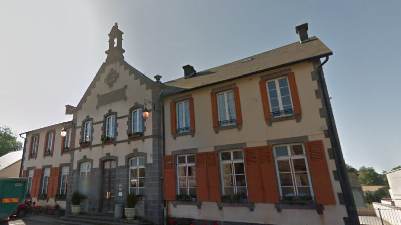 À la rentrée prochaine, l'école de Condat-en-Cambraille ne comptera plus que deux classes, dont une avec quatre niveaux. (Capture d'écran/Google Maps)