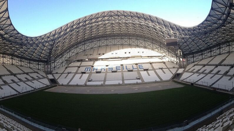 Stade Vélodrome à Marseille - Par Zakarie Faibis — Travail personnel, CC BY-SA 4.0, https://commons.wikimedia.org/w/index.php?curid=61182313