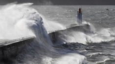 Saint-Malo sous la tempête : une nouvelle vidéo par drone d’Easy Ride dévoile de sublimes et impressionnantes vagues
