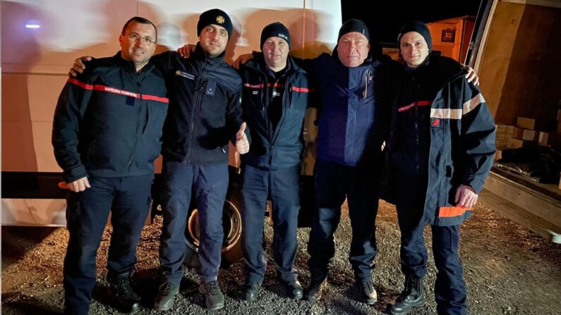 #Ukraine 🇺🇦 Arrivée en Pologne après plus de 20 heures de route pour l'équipe du #SDIS de l'Oise. Premier contact avec les pompiers de #Kiev et beaucoup d'émotion! (Facebook : SDIS de l'Oise (Page officielle des sapeurs-pompiers de l'Oise / SDIS 60)