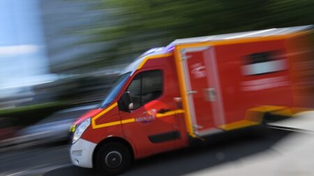 Savoie: un camion-benne sort de la route et percute mortellement un ouvrier