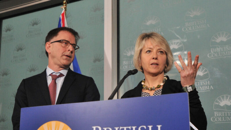 Le ministre de la Santé de la Colombie-Britannique, Adrian Dix (à gauche), et le Dr Bonnie Henry (à droite), responsable provinciale de la santé, s'adressent aux médias au sujet du nouveau coronavirus à Vancouver, en Colombie-Britannique, le 31 janvier 2020 (Photo par DON MACKINNON/AFP via Getty Images)