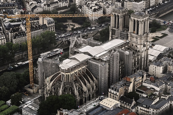 Vue aérienne de la cathédrale Notre-Dame de Paris sur l'île de la Cité à Paris. (Photo : BERTRAND GUAY/AFP via Getty Images)