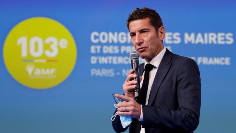 Le maire de Cannes David Lisnard a balayé les questions relatives à l’absence remarquée d’Emmanuel Macron en déclarant que « c'est le congrès des maires, pas le congrès de l'Élysée ». (LUDOVIC MARIN/AFP via Getty Images)