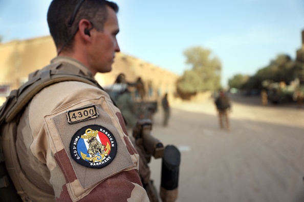 Des soldats français de la force Barkhane patrouillent dans les rues de Tombouctou, dans le nord du Mali. (Photo : THOMAS COEX/AFP via Getty Images)