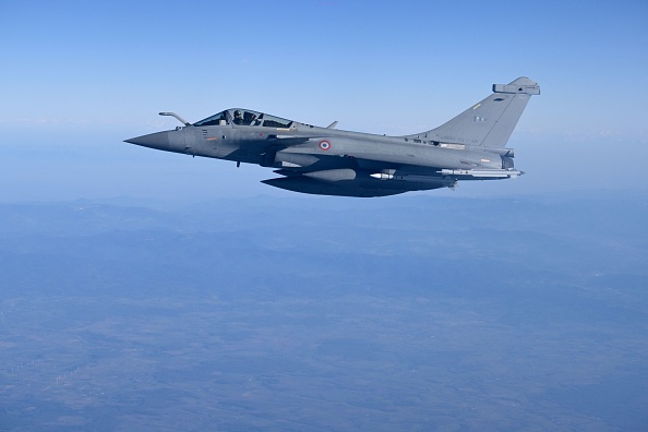 Le missile nucléaire à blanc a été tiré par un Rafale. (Photo : NICOLAS TUCAT/AFP via Getty Images)