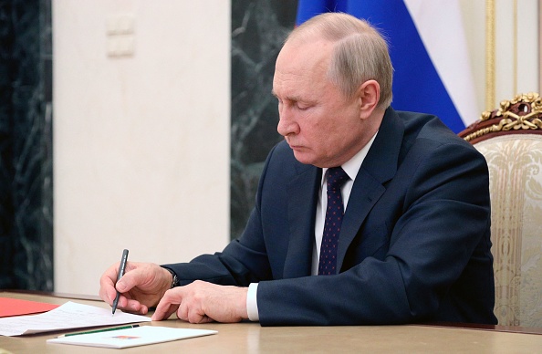 Le Président Russe Vladimir Poutine. (Photo : MIKHAIL KLIMENTYEV/SPUTNIK/AFP via Getty Images)