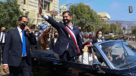 Gabriel Boric, 36 ans, officiellement nouveau président du Chili