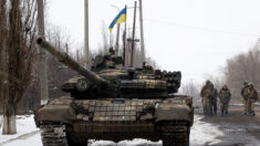 Ukraine: les forces russes encerclent Kiev et bloquent Marioupol