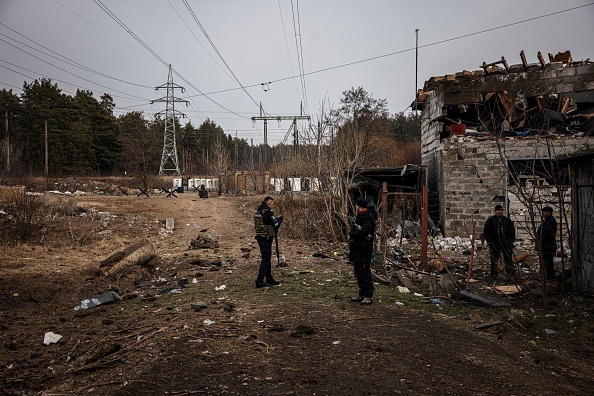 Banlieue de Kiev atteinte par les bombardements le 12 mars 2022. (Photo DIMITAR DILKOFF/AFP via Getty Images)