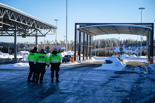 Le passage frontalier entre la Finlande et la Russie à Nuijamaa, dans le sud-est de la Finlande, le 9 mars 2022. Photo par Alessandro RAMPAZZO / AFP via Getty Images.