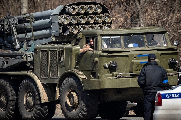 Un char militaire ukrainien sur une route à Kiev, le 24 mars 2022. Photo de FADEL SENNA/AFP via Getty Images.