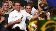 Elections au Brésil : Bolsonaro appelle à choisir entre « le bien et le mal »