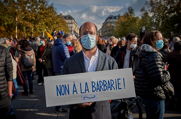 Manifestation le 18 octobre 2020 Place de la République à Paris pour protester contre l’assassinat du professeur Samuel Paty.
(Photo by Kiran Ridley/Getty Images)
