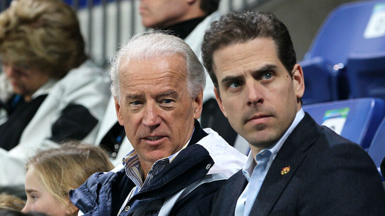 Joe Biden et son fils Hunter. (Photo de Bruce Bennett/Getty Images)