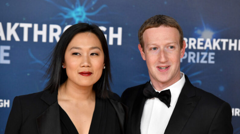 Priscilla Chan et Mark Zuckerberg participent au Tapis rouge du prix Breakthrough 2020 au centre de recherche Ames de la NASA à Mountain View, en Californie, le 3 novembre 2019. (Ian Tuttle/Getty Images for Breakthrough Prize)