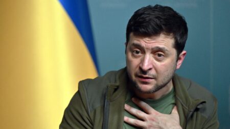 Il est temps pour l’Ukraine d’admettre qu’elle ne rejoindra jamais l’OTAN, explique Zelensky
