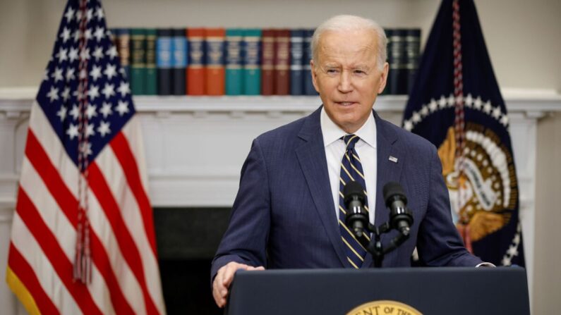 Le président Joe Biden annonce de nouvelles mesures économiques contre la Russie dans la salle Roosevelt de la Maison-Blanche, le 11 mars 2022. (Chip Somodevilla/Getty Images)
