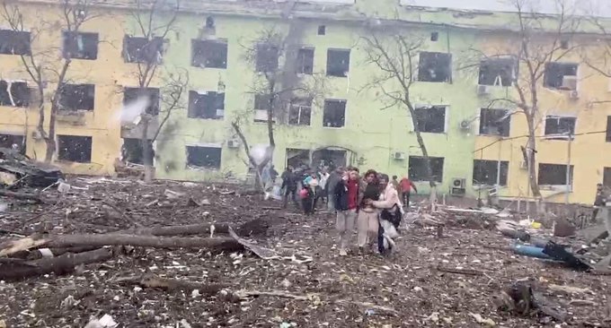L'hôpital d'enfants de Marioupol après le bombardement. Image capture d'écran.