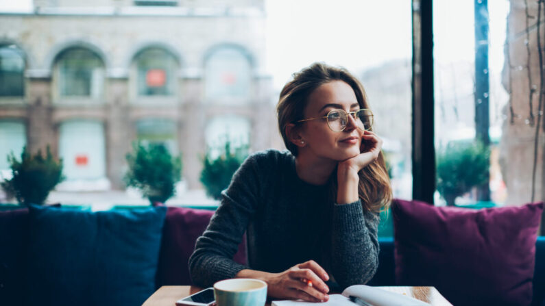 Les personnes qui vous sont chères peuvent vous critiquer sans cesse, dans le but de vous rendre meilleur. Ce n'est pas toujours quelque chose dont vous avez besoin. (GaudiLab/Shutterstock)