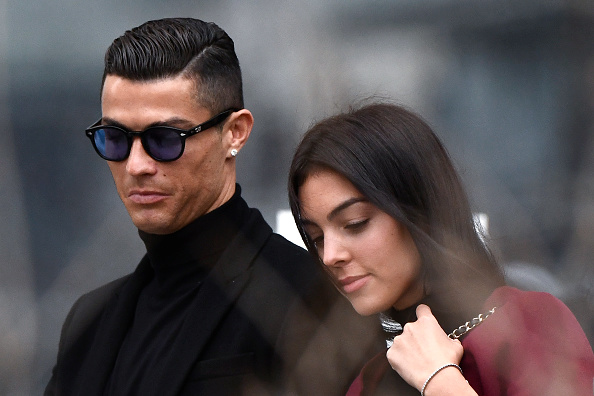 Cristiano Ronaldo et sa compagne Georgina Rodriguez.  (Photo : OSCAR DEL POZO/AFP via Getty Images)