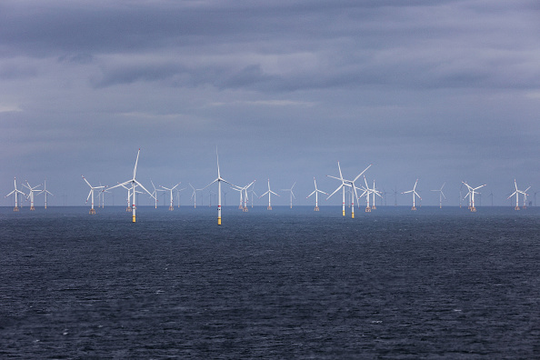 Éoliennes dans la mer du Nord au large de la côte belge. (Photo KENZO TRIBOUILLARD/AFP via Getty Images)