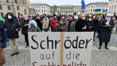 Allemagne: les avantages accordés à Gerhard Schröder remis en cause par le gouvernement