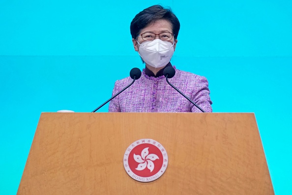 La directrice générale de Hong Kong, Carrie Lam, a annoncé qu'elle ne briguera pas un deuxième mandat à Hong Kong le 4 avril 2022. Photo de Vincent Yu / POOL / AFP via Getty Images.