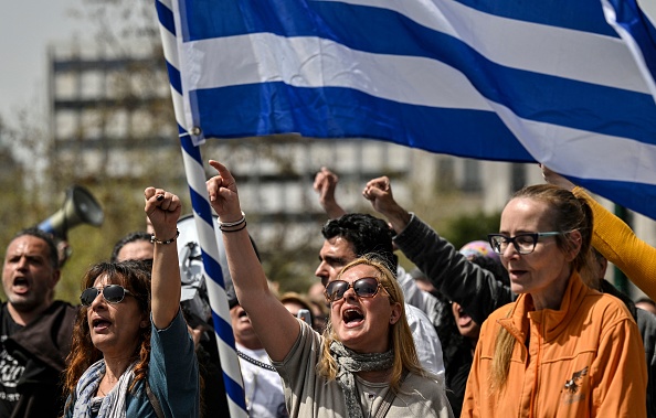 Grève générale contre l'augmentation des prix et pour la hausse des salaires à Athènes le 6 avril 2022. (Photo by LOUISA GOULIAMAKI/AFP via Getty Images)