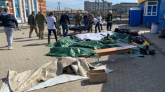 Ukraine: des dizaines de civils fuyant l’est de l’Ukraine tués dans une frappe sur une gare