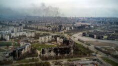 Ukraine: les combattants de Marioupol lancent un appel désespéré, Kiev reçoit des avions de chasse
