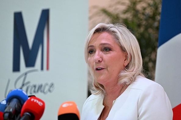 Marine Le Pen du Rassemblement national (RN) et candidate à l'élection présidentielle lors d'une conférence de presse à Paris le 13 avril 2022. (Photo : EMMANUEL DUNAND/AFP via Getty Images)