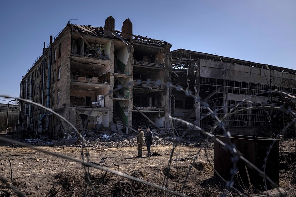 -Un atelier et un bâtiment administratif de l'usine de Vizar ont été gravement endommagés, le 15avril 2022, près de Kiev. Photo de FADEL SENNA/AFP via Getty Images.