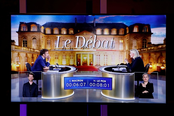 Débat télévisé en direct entre le Président Emmanuel Macron et Marine Le Pen. (Photo : LUDOVIC MARIN/AFP via Getty Images)