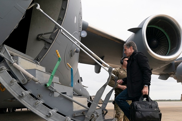  -Le secrétaire d'État américain Antony Blinken et le secrétaire à la Défense Lloyd Austin se sont rendus à Kiev dimanche, /04/ 24/2022. Photo par ALEX BRANDON/POOL/AFP via Getty Images. 