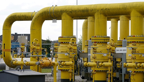 Des tuyaux au point de transmission du gaz à Rembelszczyzna, près de Varsovie, le 27 avril 2022. La Pologne et la Bulgarie cherchent désormais d'autres sources du gaz après que le géant public russe de l'énergie Gazprom a fermé les robinets. (Photo : JANEK SKARZYNSKI/AFP via Getty Images)