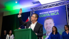 Le conservateur Rodrigo Chaves élu président du Costa Rica