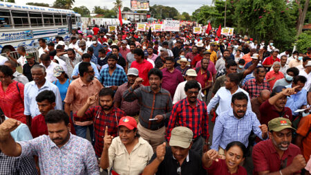 Sri Lanka: le manque de carburant déclenche des manifestations sur toute l’île
