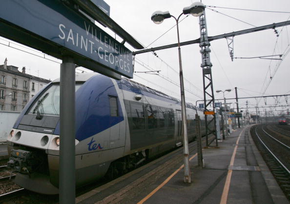 C'est en gare de Villeneuve-Saint-Georges (Val-de-Marne) que cet autiste est monté dans une cabine de conduite et a démarré le train. (JEAN-PIERRE MULLER/AFP via Getty Images)