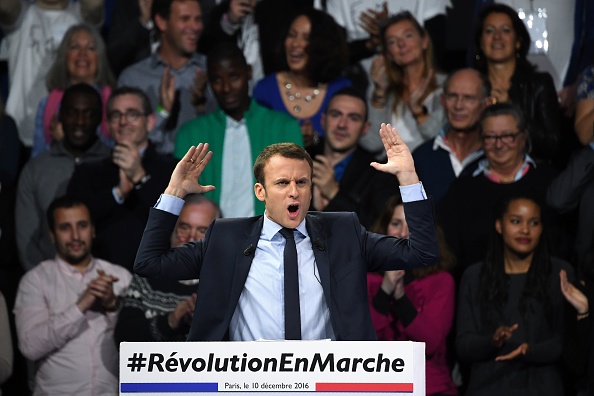 Emmanuel Macron lors d'un meeting de campagne, le 10 décembre 2016 à Paris.  (ERIC FEFERBERG/AFP via Getty Images)