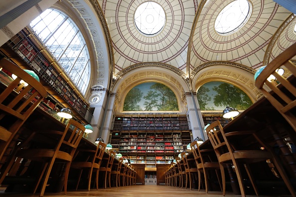 -Une vue générale montre la "Salle Labrouste" de la Bibliothèque Richelieu-Louvois le jour de son inauguration à Paris le 11 janvier 2017. Photo GONZALO FUENTES/AFP via Getty Images.