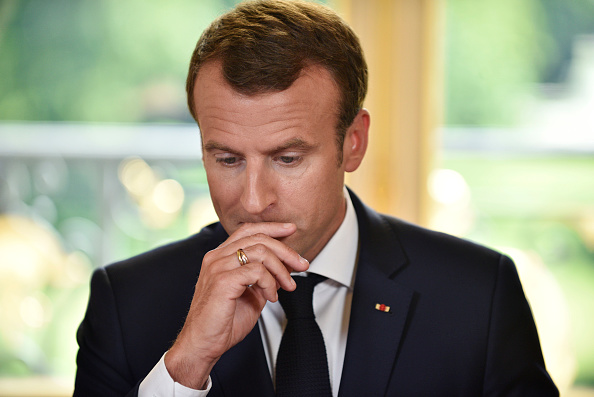 Le Président Emmanuel Macron.    (Photo : JULIEN DE ROSA/AFP via Getty Images)