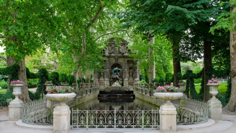 Fontaine Médicis du jardin du Luxembourg Shepard4711, CC BY-SA 2.0 , via Wikimedia Commons