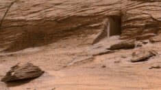 Mars : une étrange « porte » photographiée dans la roche par la Nasa