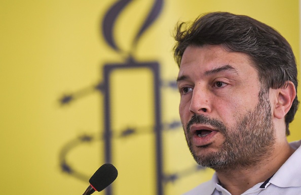 Un tribunal d'Istanbul a autorisé la libération du président d'Amnesty International pour la Turquie, Taner Kilic, qui a passé plus d'un an dans prison pour des liens présumés avec une tentative de coup d'État de 2016. Photo par OZAN KOSE / AFP via Getty Images.