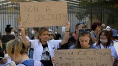 À Besançon, une soixantaine de soignants suspendus, car non vaccinés, portent plainte au pénal